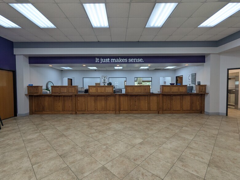 More Photos Of 8109 Smith Rd, Beaumont Office For Sale
