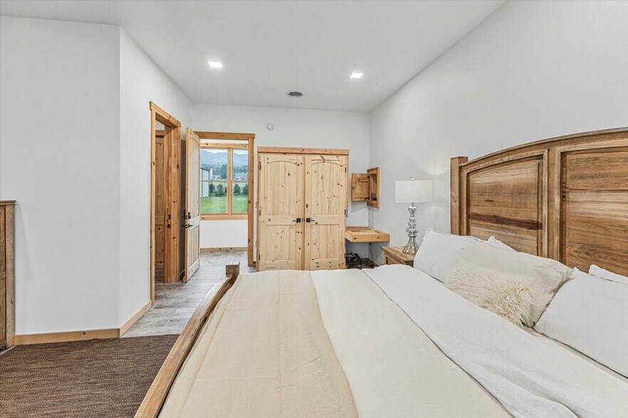 More Photos Of 241 Industrial Park Rd, Mountain City Warehouse For Sale