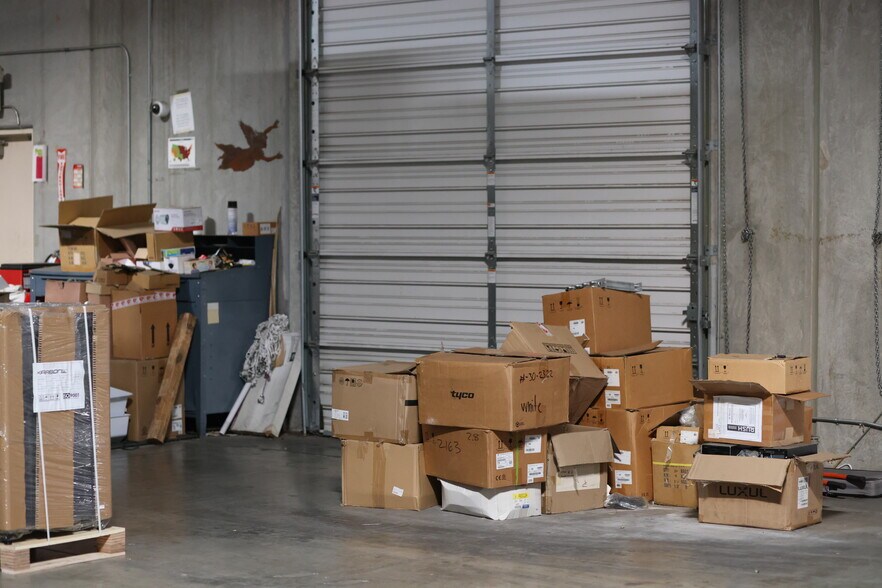 More Photos Of 15823 W Monte St, Sylmar Distribution For Lease