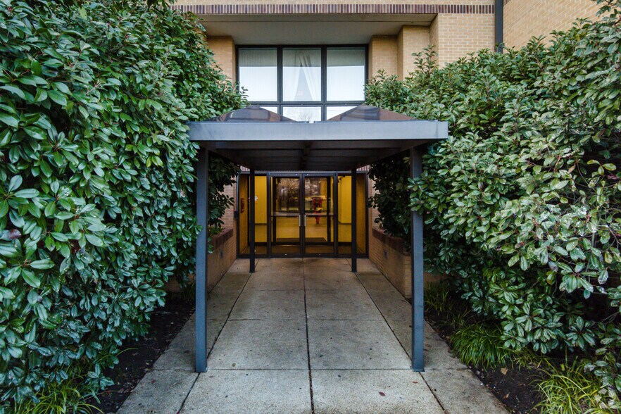 More Photos Of 7525 Greenway Center Dr, Greenbelt Medical For Lease