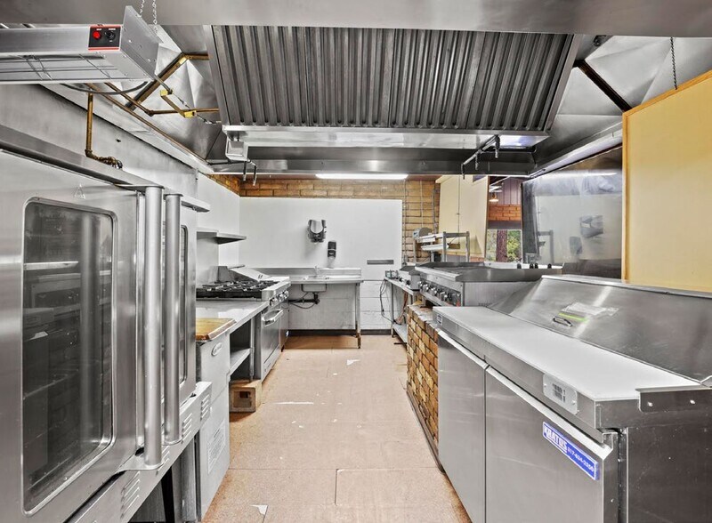More Photos Of 7783 W Ralls Dr, Strawberry Restaurant For Sale