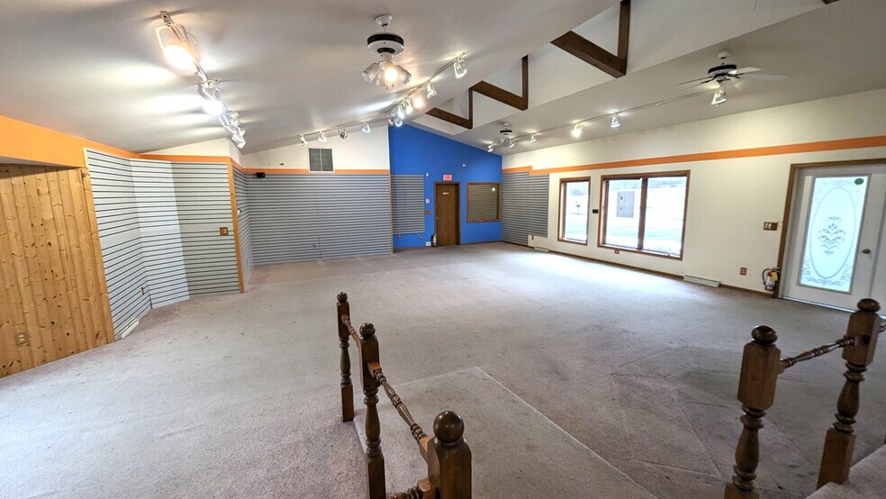More Photos Of 1276 W Winneconne Ave, Neenah Storefront For Sale