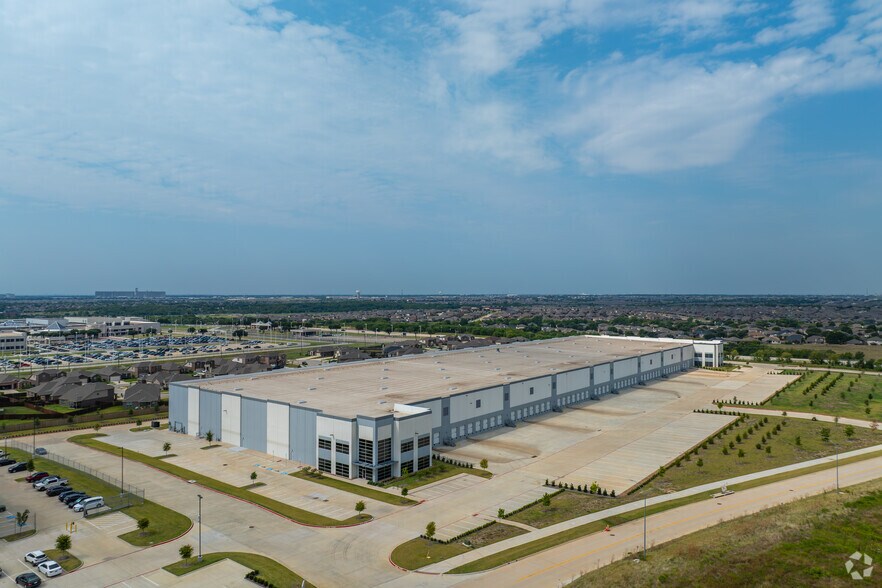 More Photos Of 900 Heritage Trace Pky, Fort Worth Warehouse For Lease