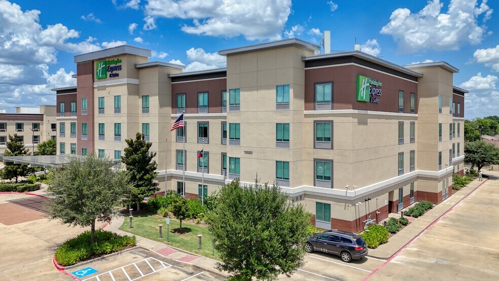 Primary Photo Of 10520 Huffmeister Rd, Houston Hotel For Sale
