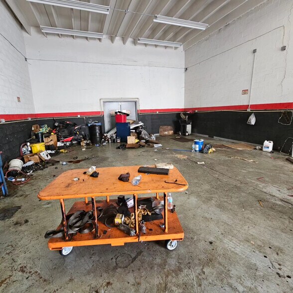 More Photos Of 10780 SW 190th St, Miami Auto Repair For Lease