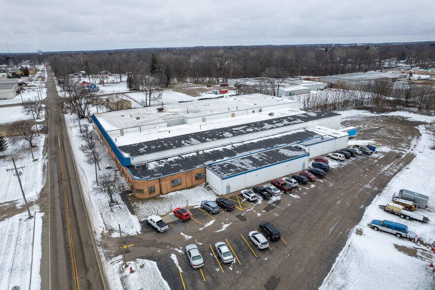 More Photos Of 325 Jay St, Coldwater Warehouse For Lease
