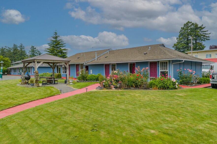 More Photos Of 787 N Central Blvd, Coquille Hotel For Sale