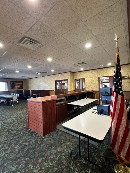 More Photos Of 102 E Park St, Taylorville Freestanding For Sale