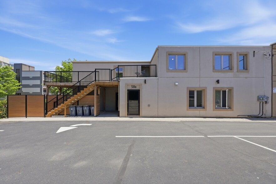 More Photos Of 58 King St W, Hamilton Office For Sale