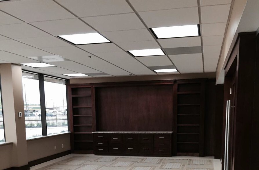 More Photos Of 7604 Kempwood Dr, Houston Light Distribution For Sale