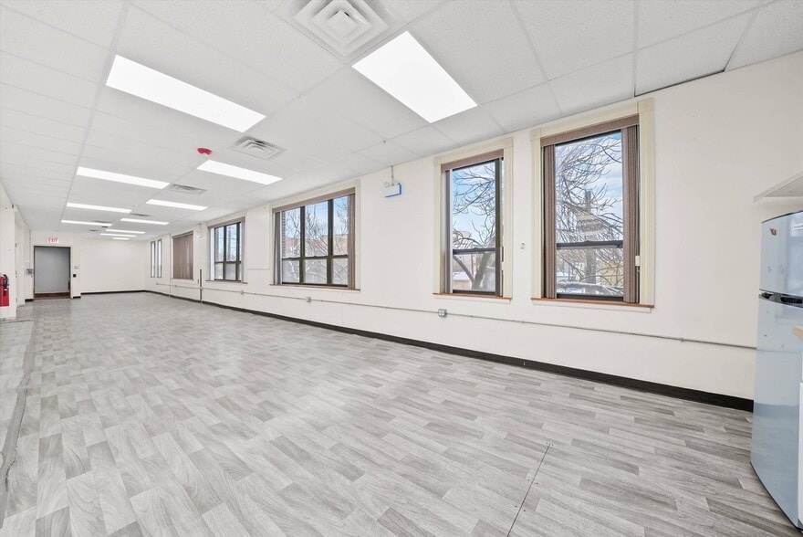 More Photos Of 526 N Western Ave, Chicago Manufacturing For Sale