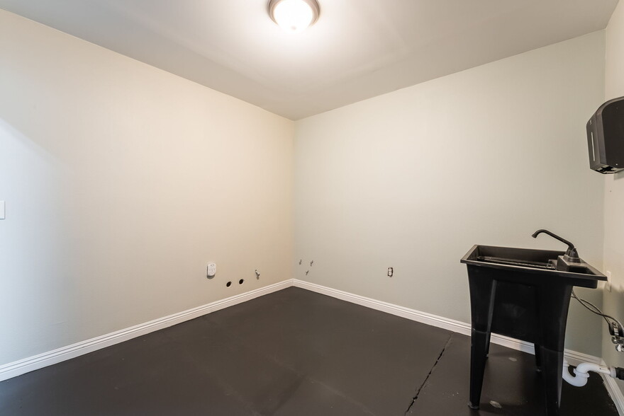 More Photos Of 8665 S Eastern Ave, Las Vegas Office For Lease
