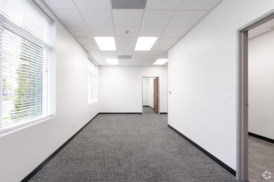 More Photos Of 7580 Cherry Ave, Fontana Warehouse For Lease