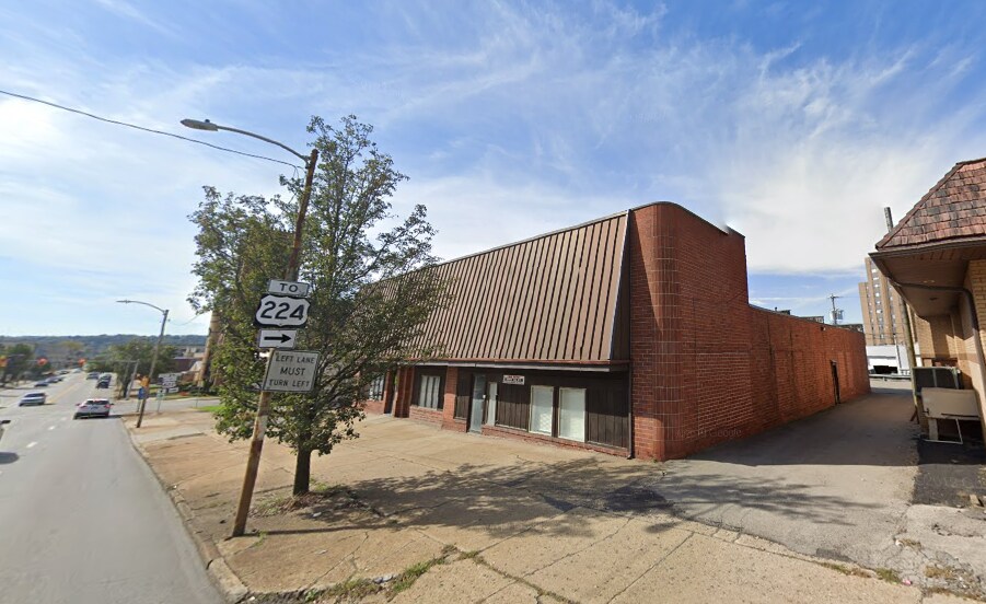 More Photos Of 227 N Jefferson St, New Castle Medical For Sale