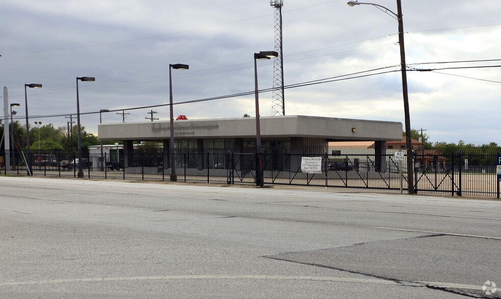 More Photos Of 4925 Avenue H, Rosenberg Warehouse For Lease