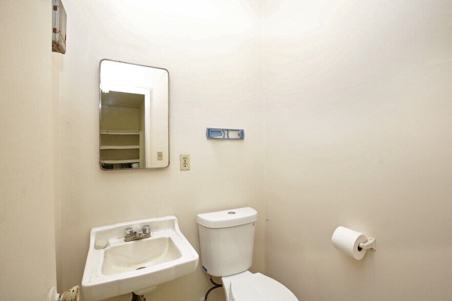 More Photos Of 8306 Garfield Ave, Bell Gardens Storefront Retail Residential For Sale