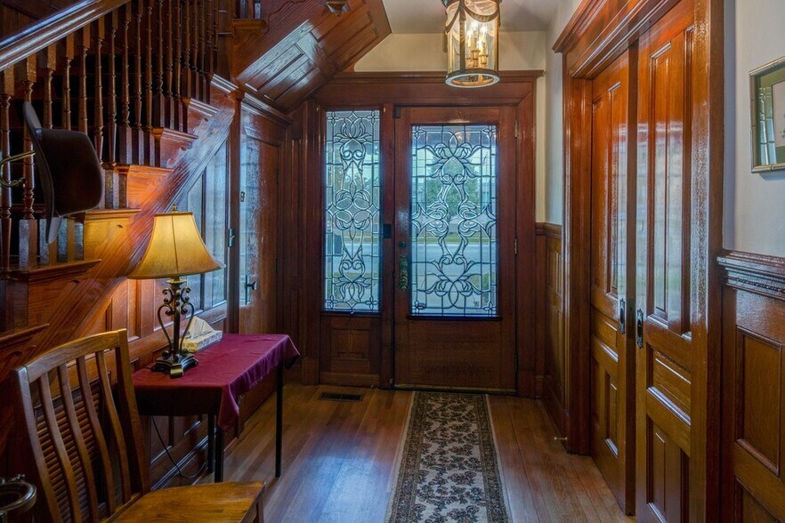 More Photos Of 415 E Lincolnway, Mishawaka Office Residential For Sale