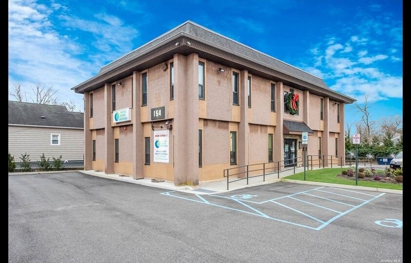 More Photos Of 154 Terry Rd, Smithtown Medical For Lease