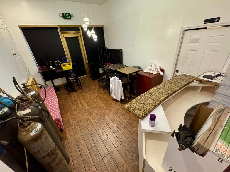 More Photos Of 2000 Harrison St, Hollywood Unknown For Lease