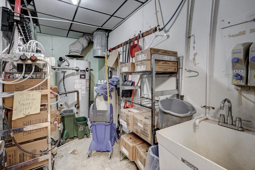 More Photos Of 2728 & 2802 N Rangeline Road, Joplin Flex For Sale