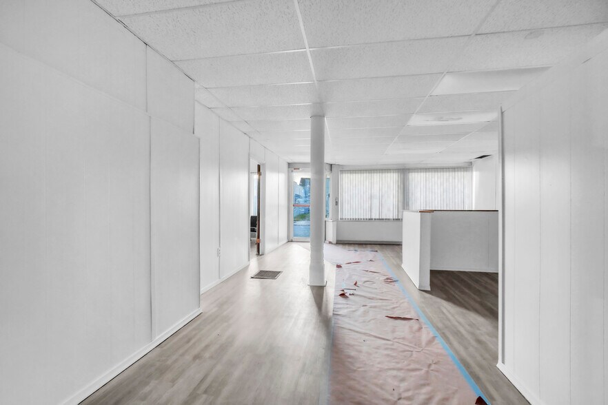 More Photos Of 1243 Michigan Ave, Bay City General Retail For Lease