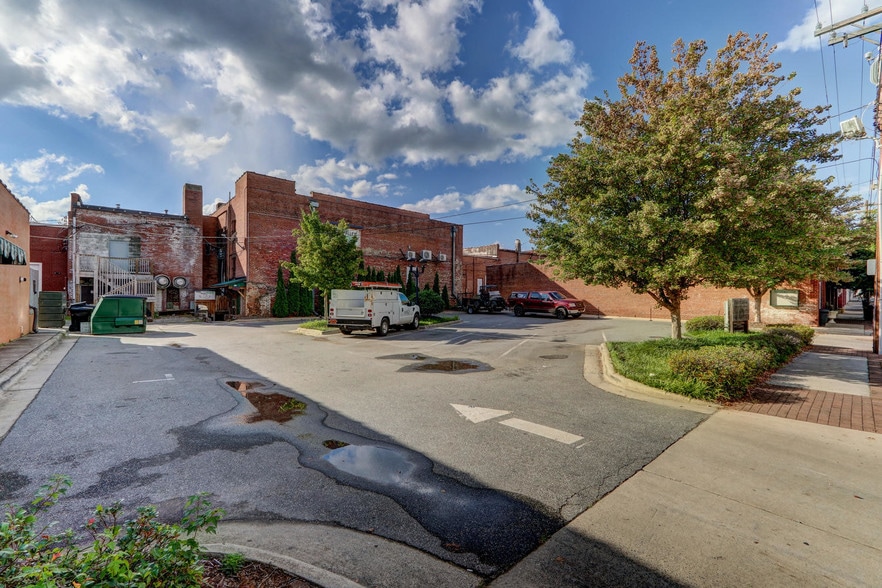More Photos Of 227-229 S Scales St, Reidsville Storefront Retail Residential For Sale