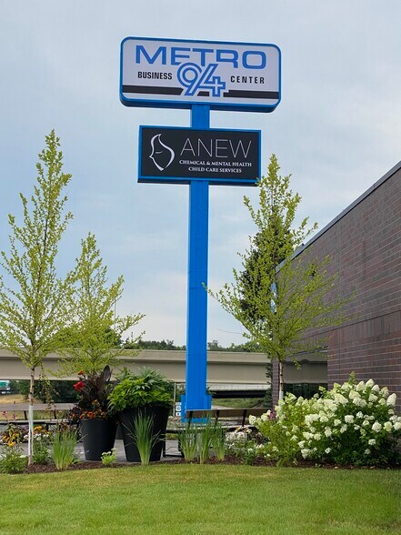 More Photos Of 425 Etna St, Saint Paul Light Manufacturing For Lease