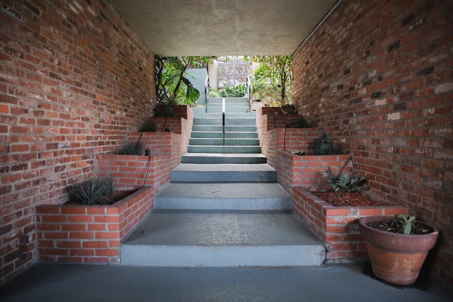 More Photos Of 2330 W 3rd St, Los Angeles Office For Sale