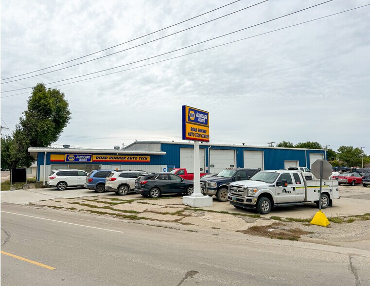 Primary Photo Of 41 5th Ave S, Kindred Specialty For Sale