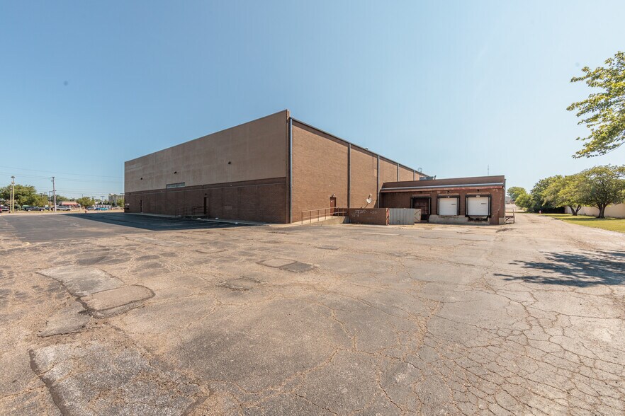 More Photos Of 8555-8735 Day Dr, Parma General Retail For Sale
