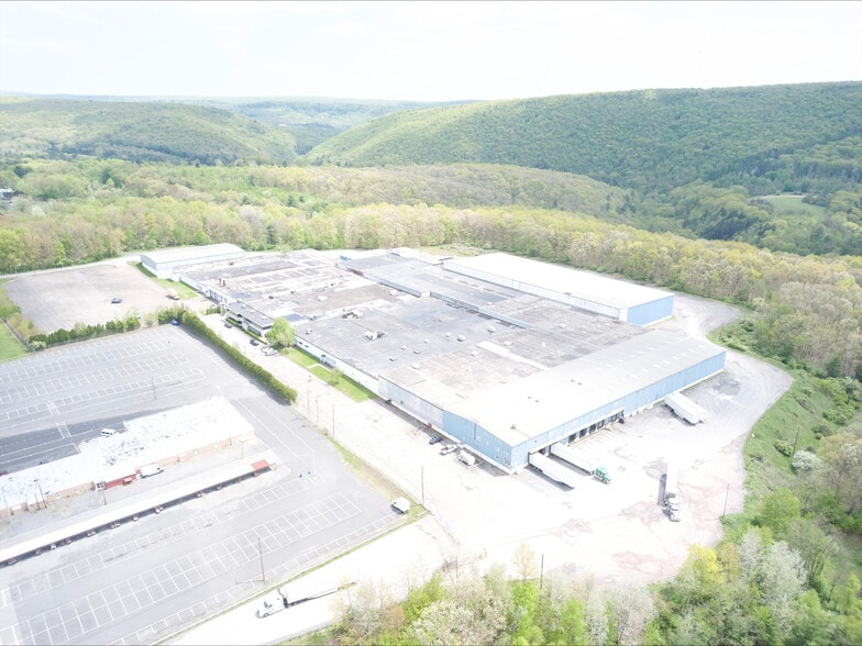 More Photos Of 143 Mahanoy Ave, Tamaqua Distribution For Lease