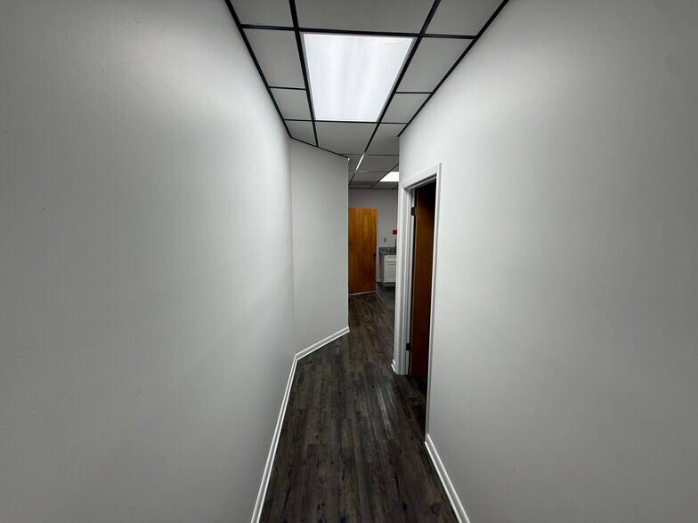 More Photos Of 1535 N Cogswell St, Rockledge Warehouse For Lease