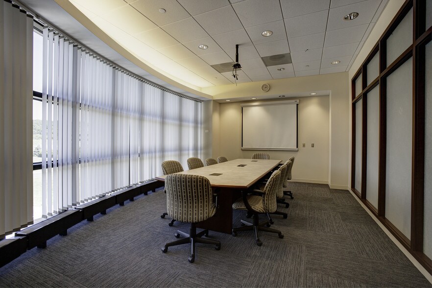 More Photos Of 1041 Route 202/206, Bridgewater Research And Development For Lease