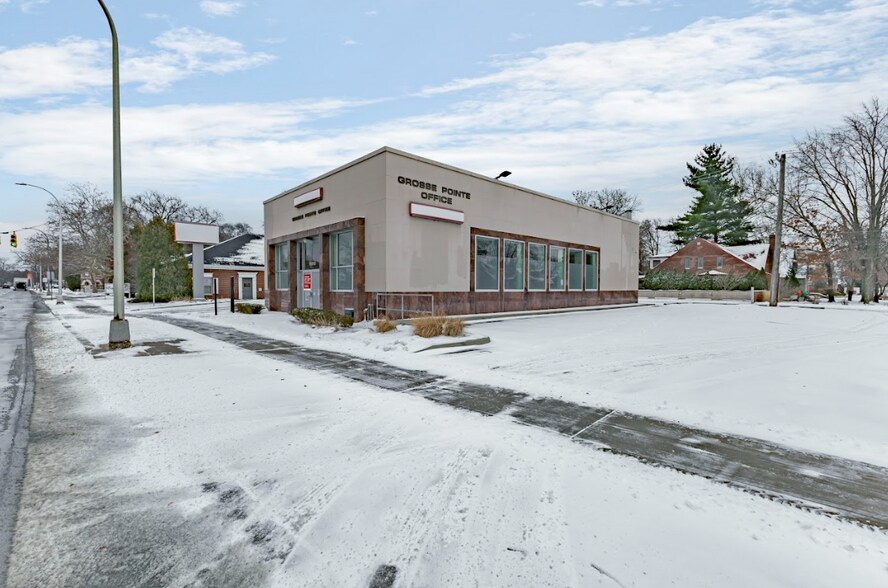 More Photos Of 15010 E Jefferson Ave, Grosse Pointe Bank For Lease