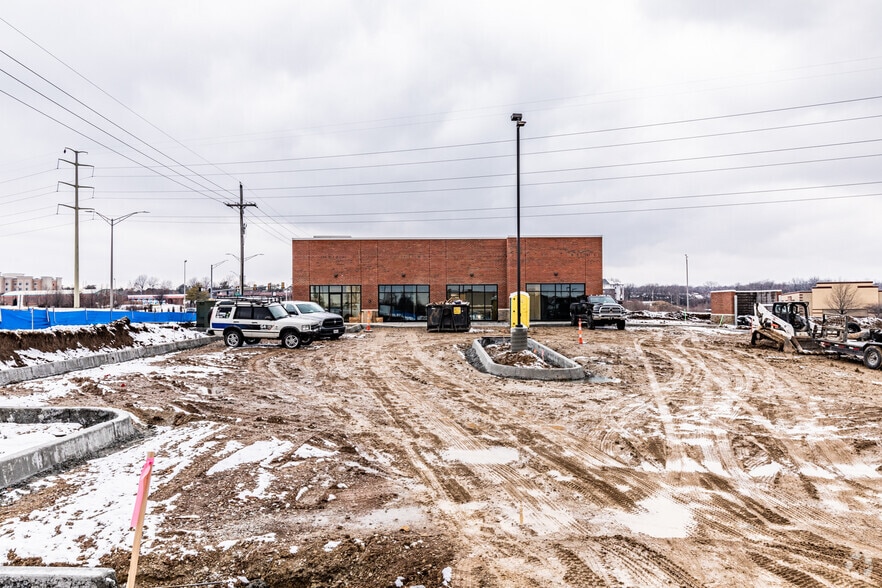 Primary Photo Of 12260 Blue Valley Pky, Overland Park General Retail For Lease