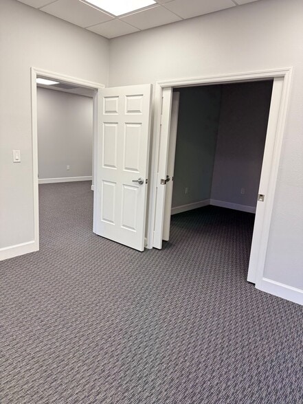 More Photos Of 2255 Sarasota Center Blvd, Sarasota Industrial For Lease