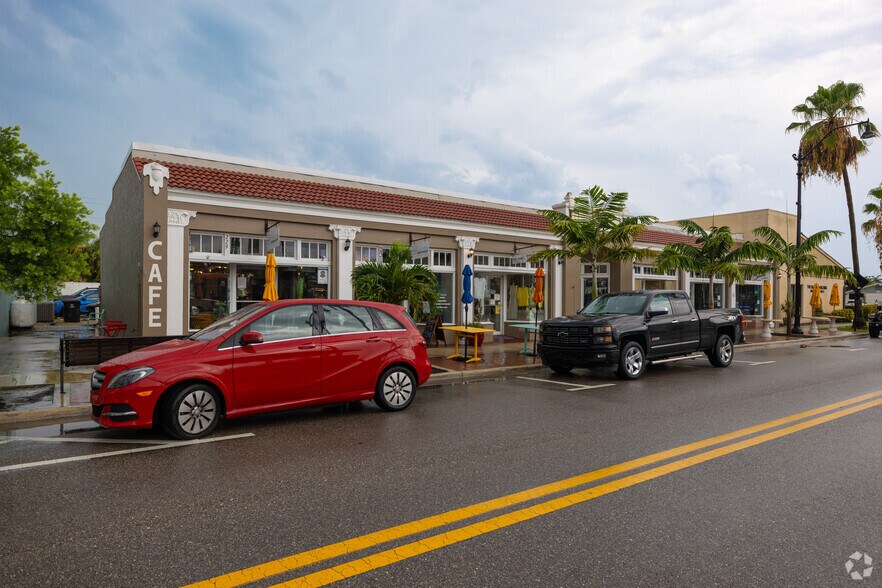 Primary Photo Of 229-239 Miami Ave W, Venice Storefront For Lease