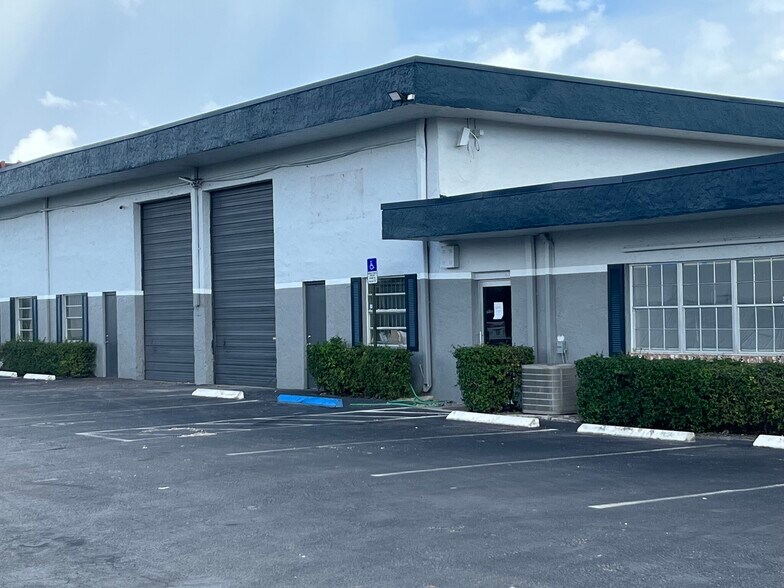 Primary Photo Of 2003-2033 W McNab Rd, Pompano Beach Warehouse For Lease