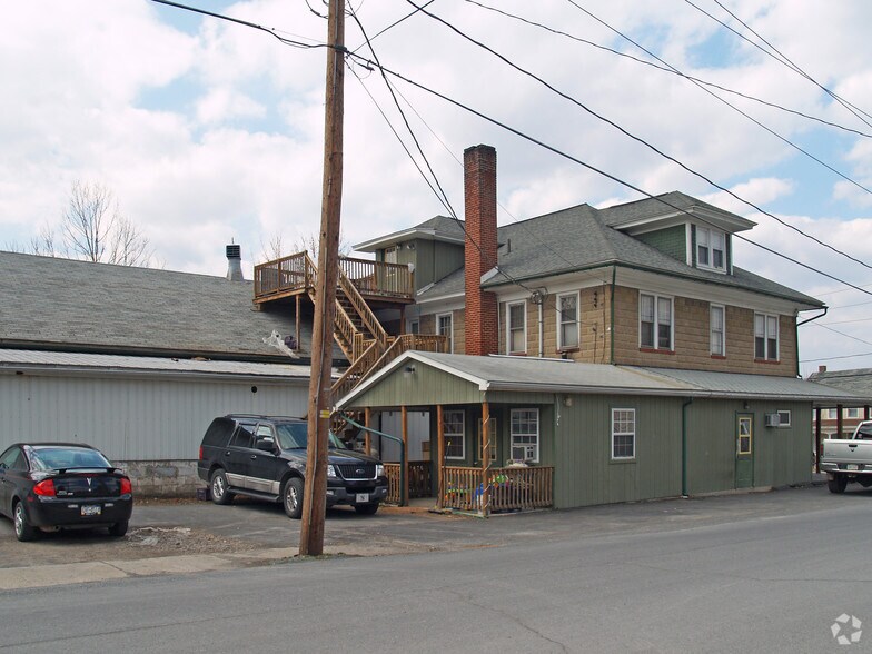 More Photos Of 2 W Market St, Gratz Storefront Retail Residential For Lease