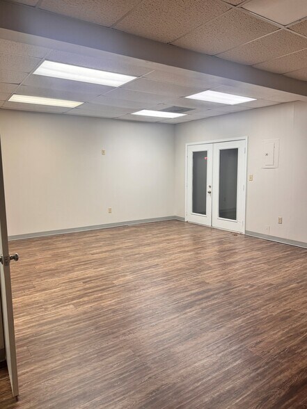 More Photos Of 100 - 104 Business Park Dr, Ridgeland Office For Lease