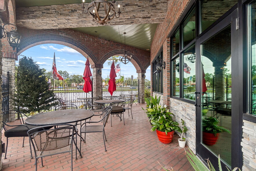 More Photos Of 3007 Commercial Way, Spring Hill Restaurant For Sale