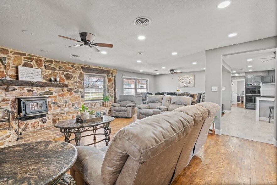 More Photos Of 1641 E Henderson St, Cleburne Land For Sale
