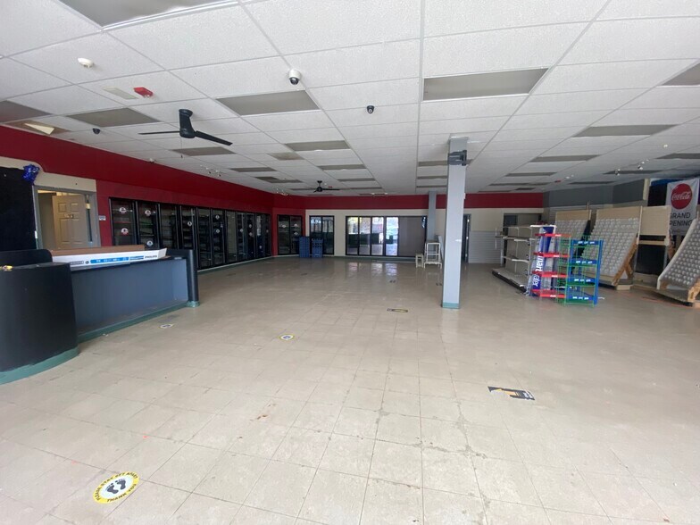 More Photos Of 160 Main St, Spencer Convenience Store For Lease