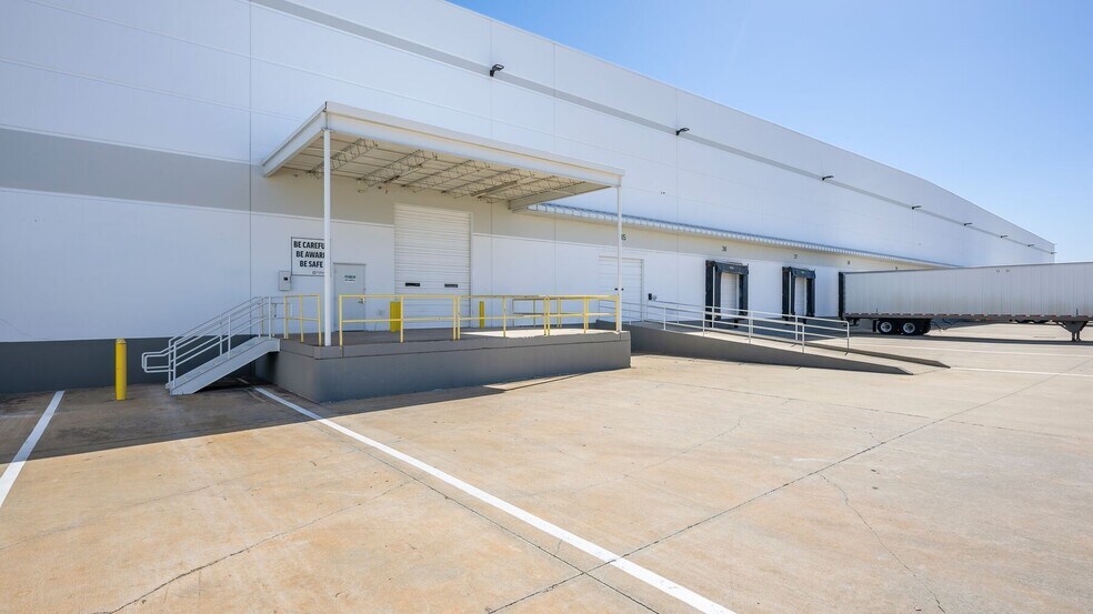 More Photos Of 14900 Frye Rd, Fort Worth Warehouse For Lease