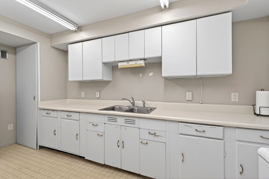 More Photos Of 320 S 1st St, Tipp City Office For Lease