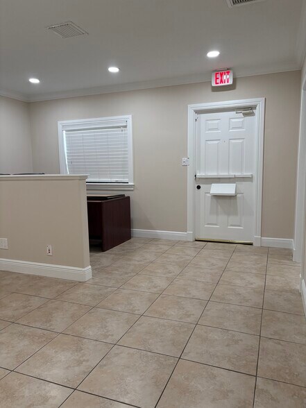 More Photos Of 100 SE 20th St, Fort Lauderdale Office Residential For Sale