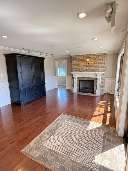 More Photos Of 8185 Ritchie Hwy, Pasadena Office For Lease