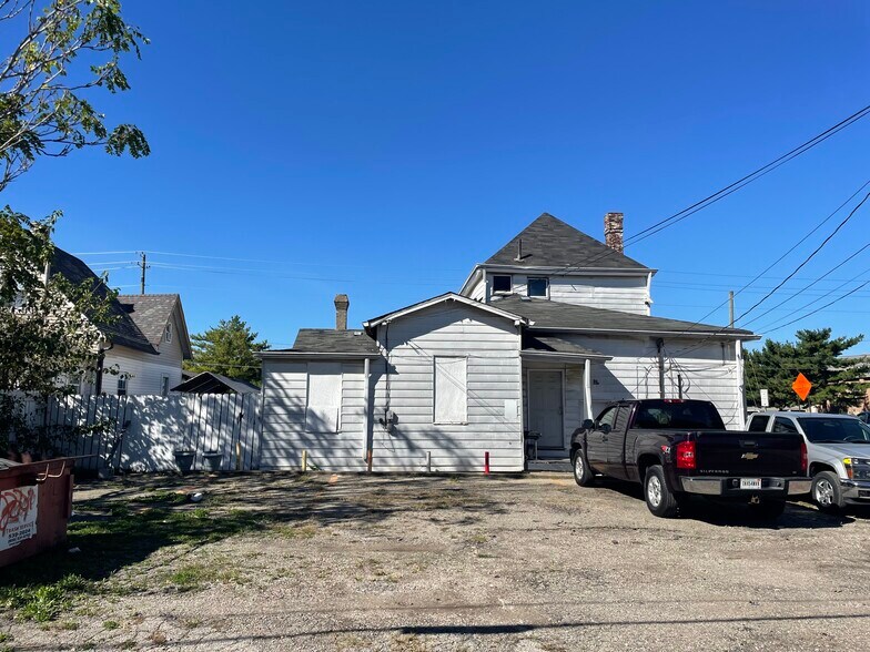 More Photos Of 2137 S Meridian St, Indianapolis Bar For Sale