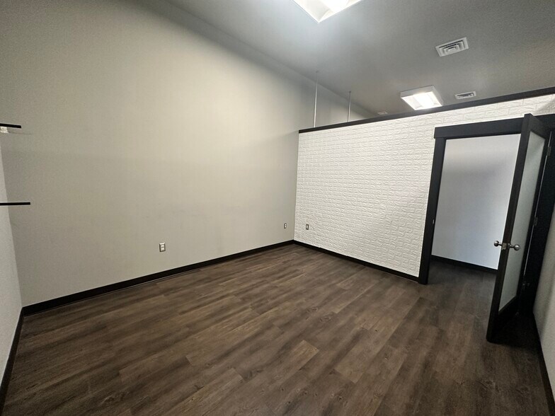 More Photos Of 8218 Pacific Ave, Tacoma Freestanding For Lease