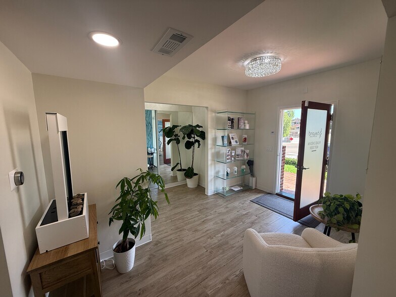 More Photos Of 7880 Exchange Pl, La Jolla Freestanding For Lease